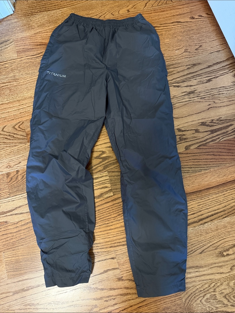 Columbia Titanium Dark Grey Wind Pants with Elastic Waist